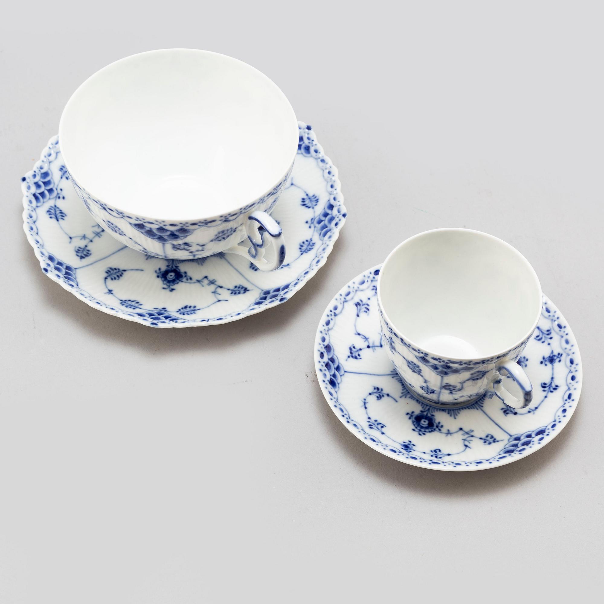 SERVIS, 46 delar, porslin. Royal Copenhagen, Musselmaalet, 1900-tal.