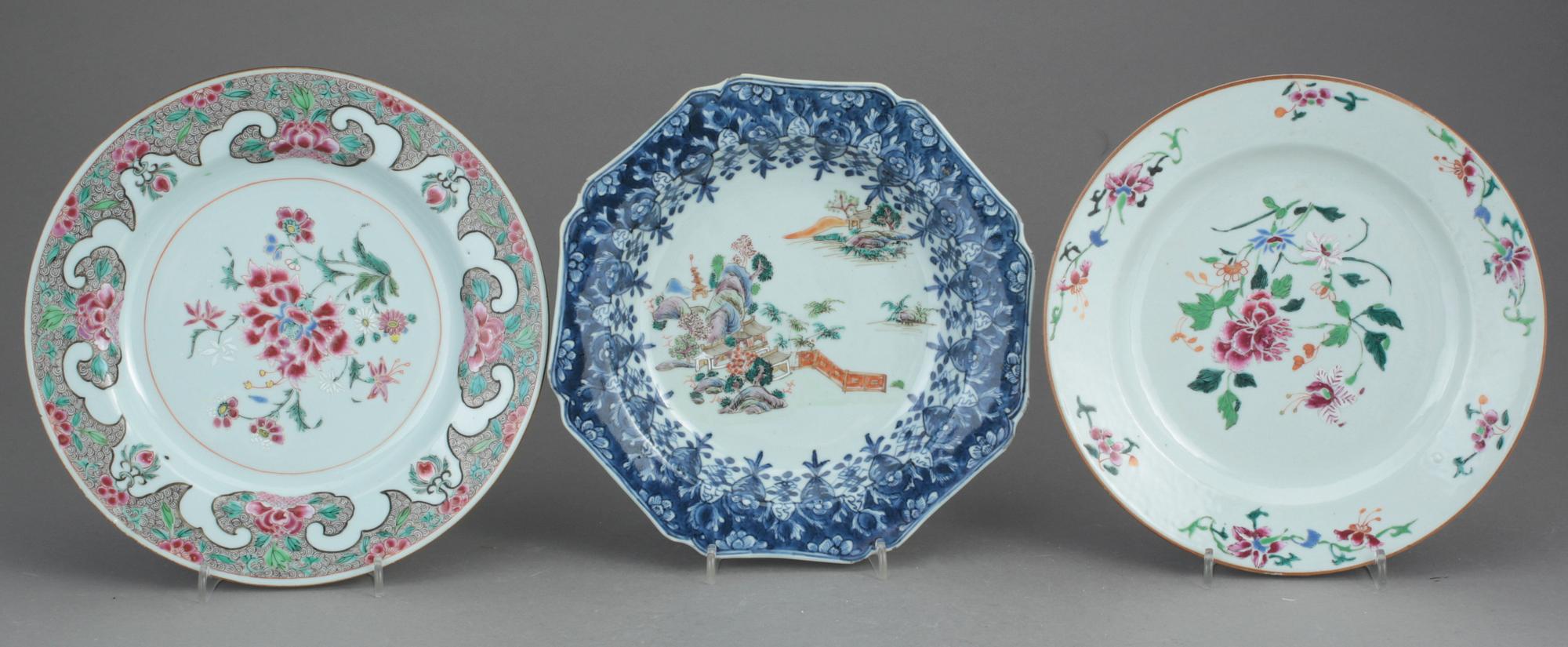TALLRIKAR, 3 st, och KOPP med FAT, porslin, Kina, 1700-tal.