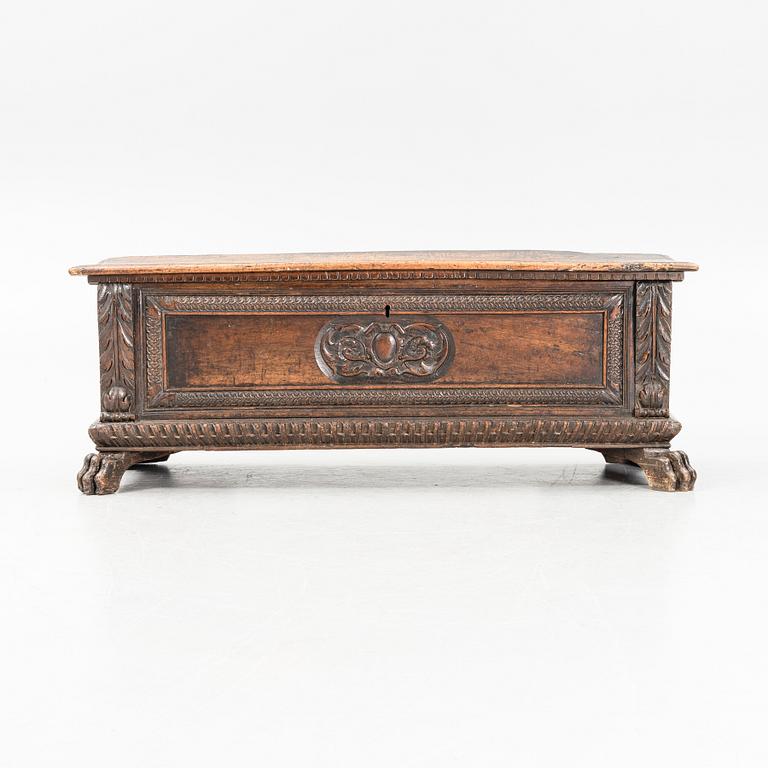 Cassone, Italy, carved decoration, 17th/18th century.