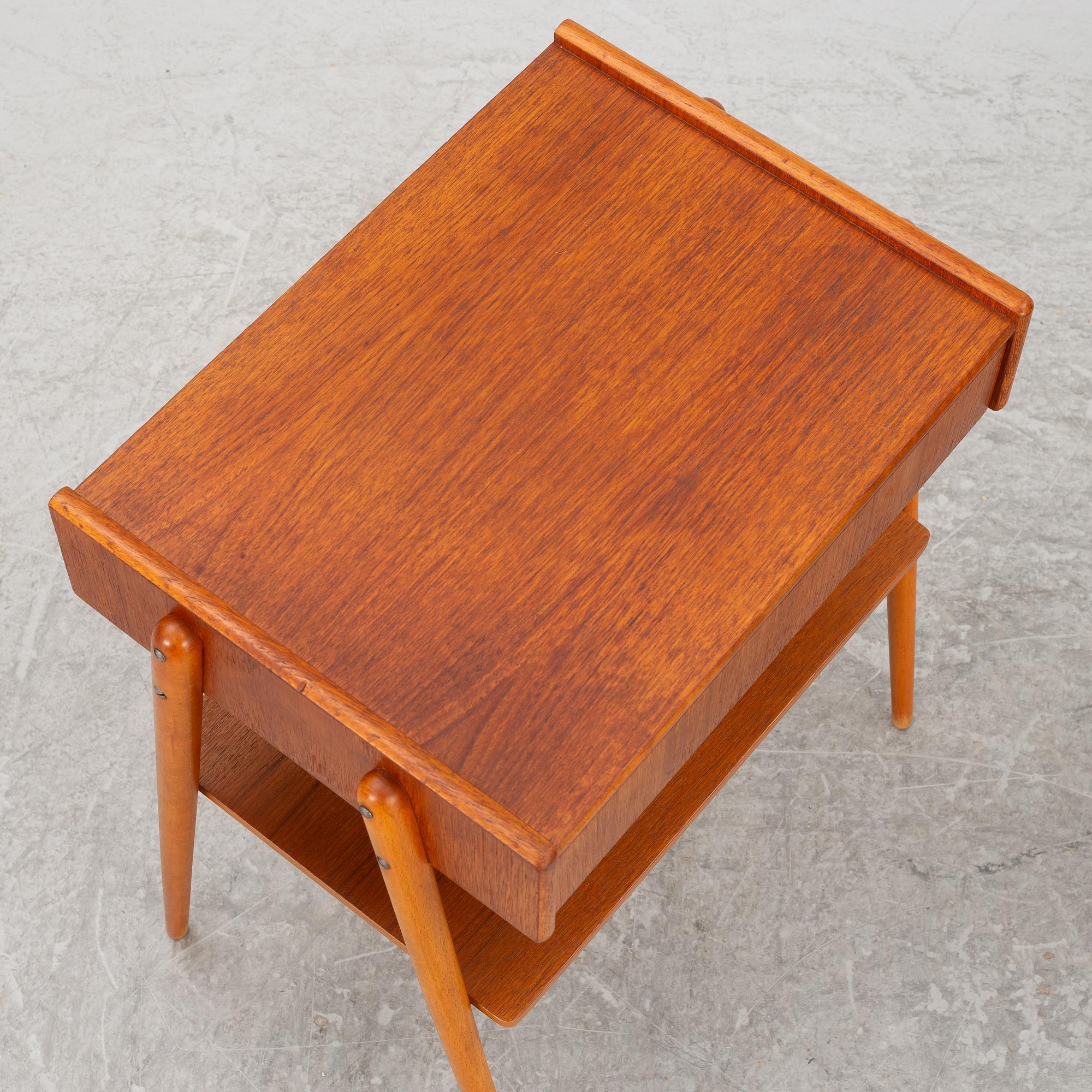 Sängbord ett par AB Carlström & Co möbelfabrik 1900-talets mitt.