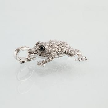 HÄNGE, 18K vitguld med 126 briljantslipade diamanter, 0.58 ct. Vikt 2,5 gram.