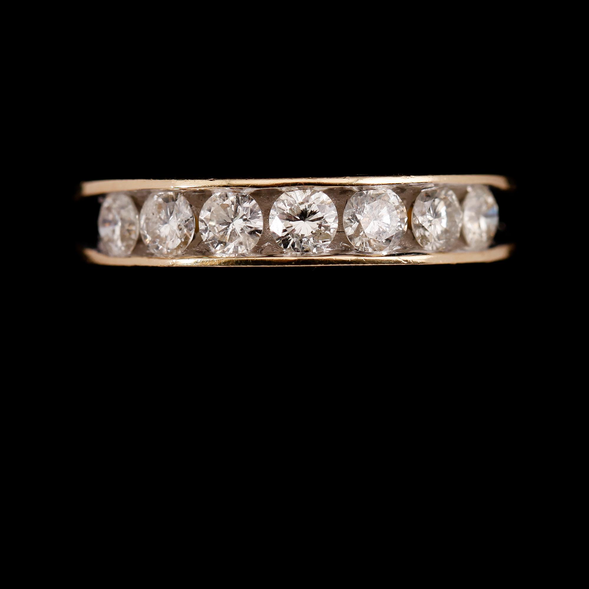 RING, 14 k guld och vitguld, briljantslipade diamanter tot ca 1.00 ct.