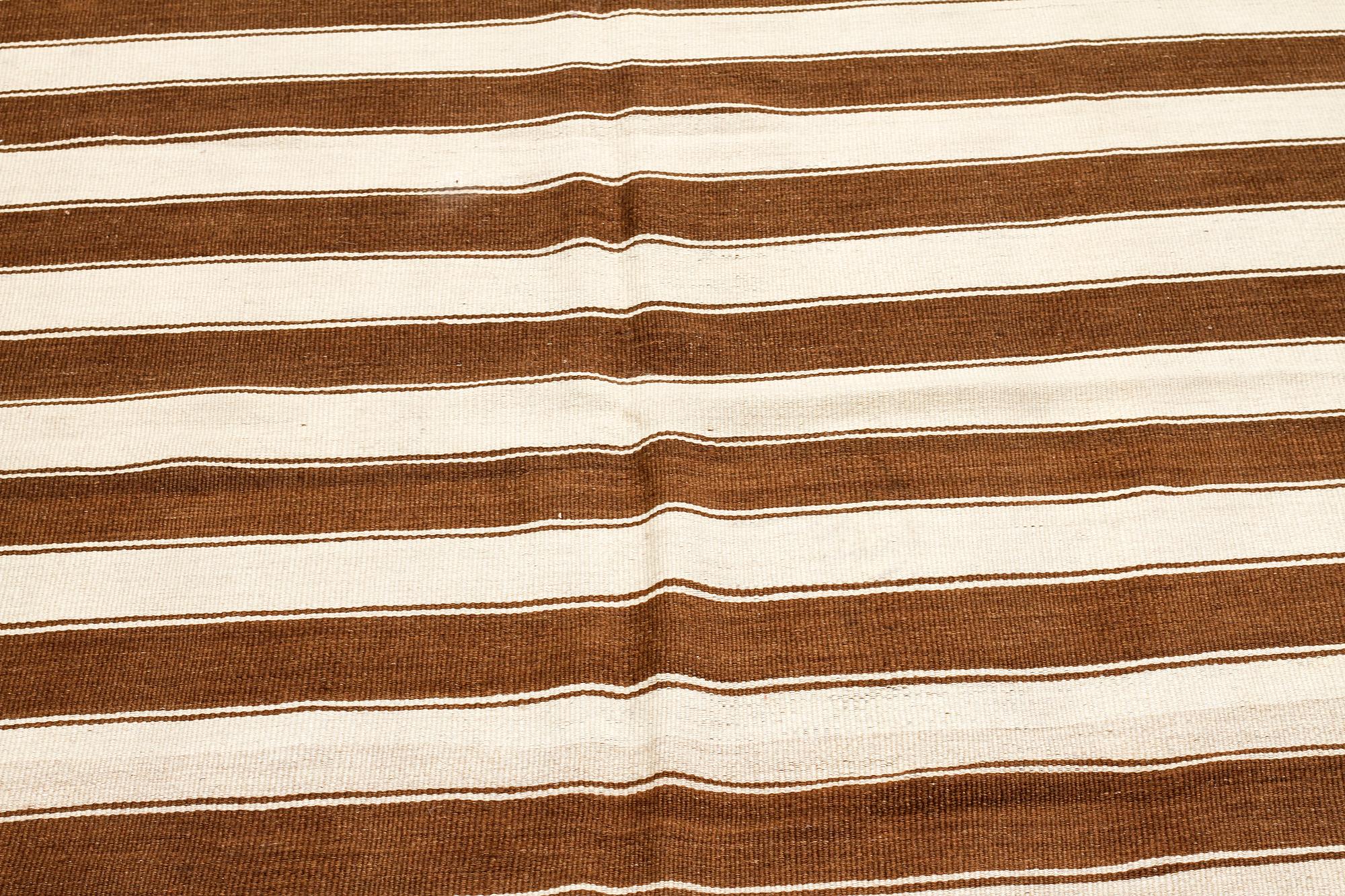 A KILIM VERAMIN RUG, 205 x 168 cm.