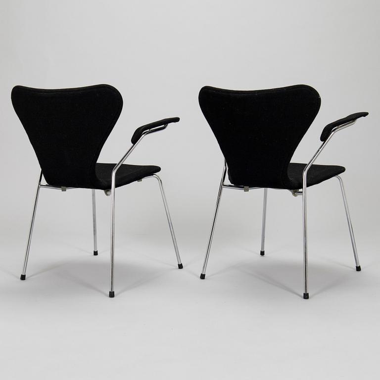 Arne Jacobsen, stolar, ett par, "Sjuan", Fritz Hansen, Danmark 1900-talets slut.