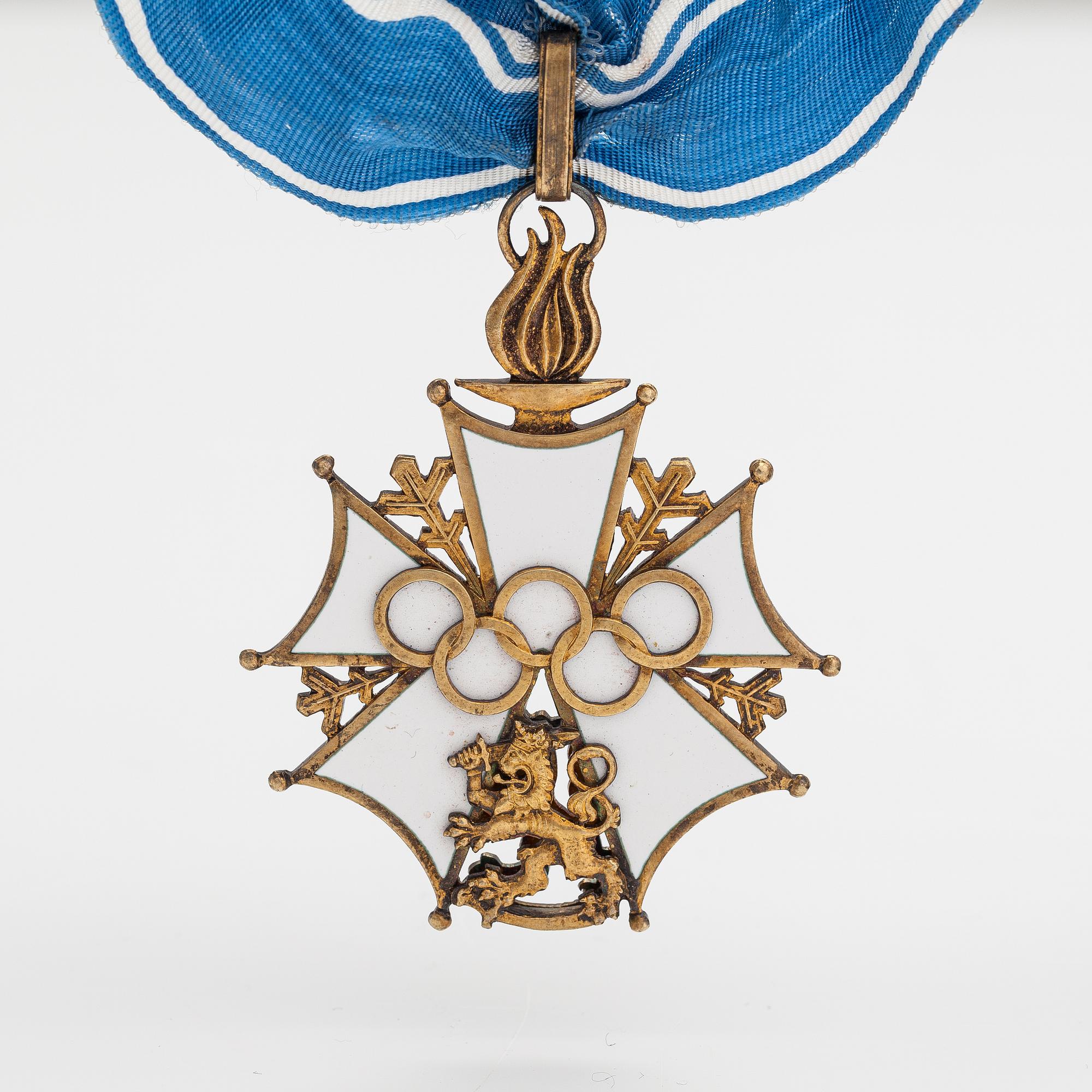 Finlands olympiska förtjänstkors, 1a klass, silver och emalj. Tillander, Helsingfors, före 1968.
