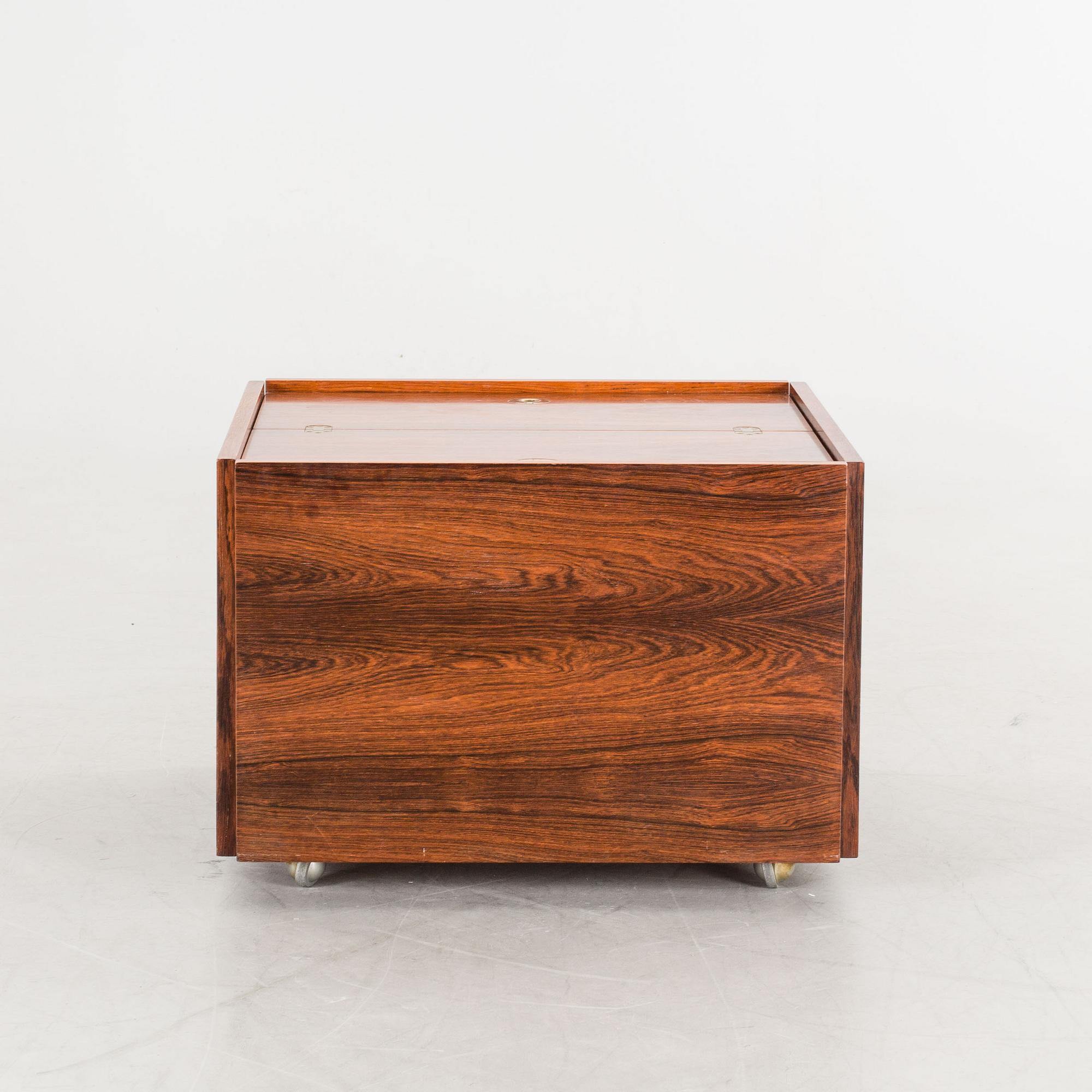 VERNER PANTON, a bar cabinet and couch, designed 1961. Cites-certificate.