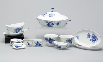 SERVIS, "Blå Blomst", 79 delar, Royal Copenhagen, 1900-tal.