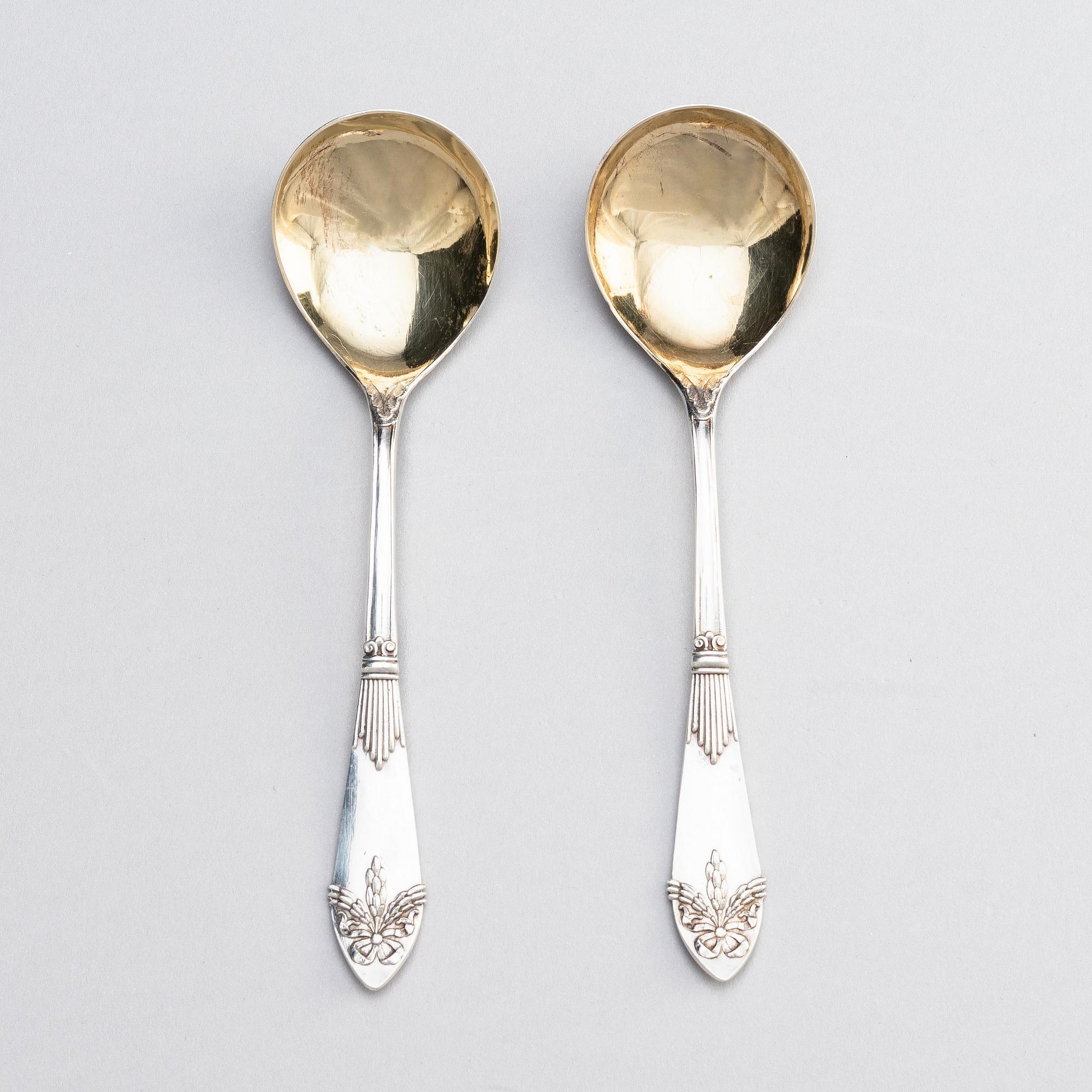 A silverware set, 105 pieces, and a cutlery box, marks of Erasmus Lindeström, Stockholm 1901-1902.