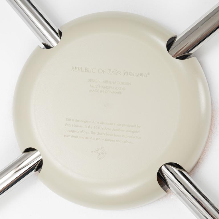 Arne Jacobsen, stolar, 6 st, "Sjuan", Fritz Hansen, 2008.