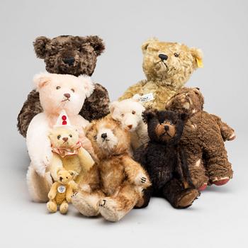 8 TEDDY BEARS MOSTLY STEIFF GERMANY.