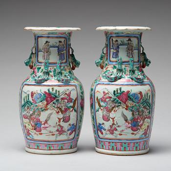 VASER, ett par, porslin. Qingdynastin, 1800-tal.