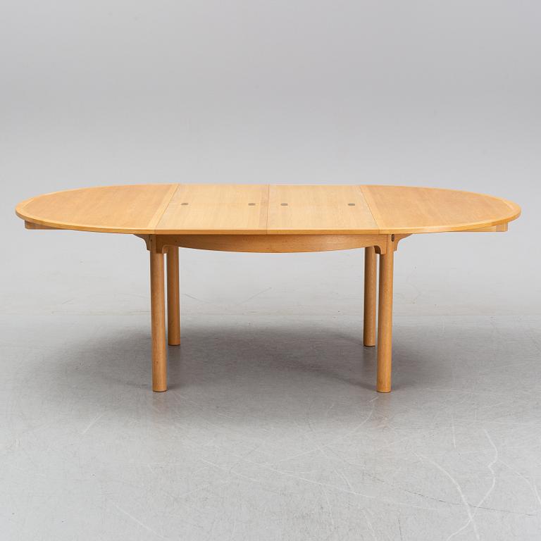 Børge Mogensen, a round 'Öresund' oak dining table.