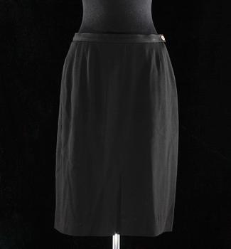 1226. A black skirt by Chanel.