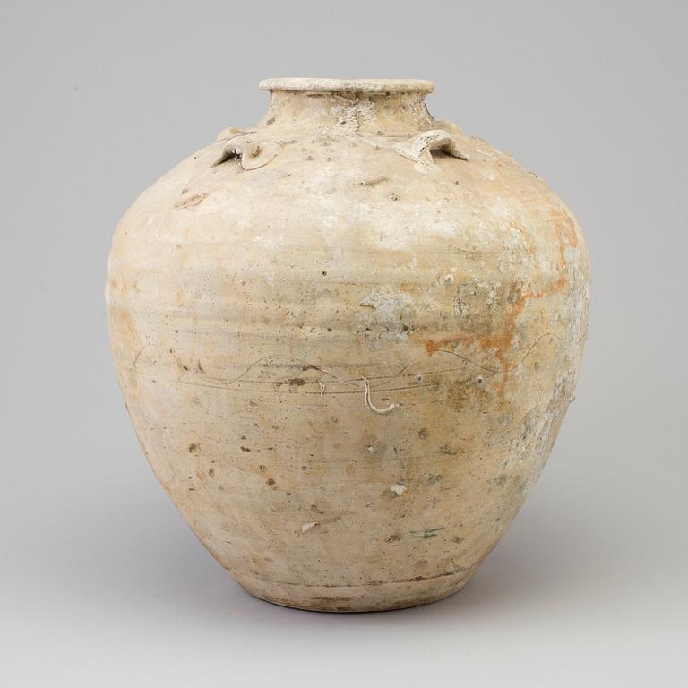 A large jar, presumably Ming dynasty.