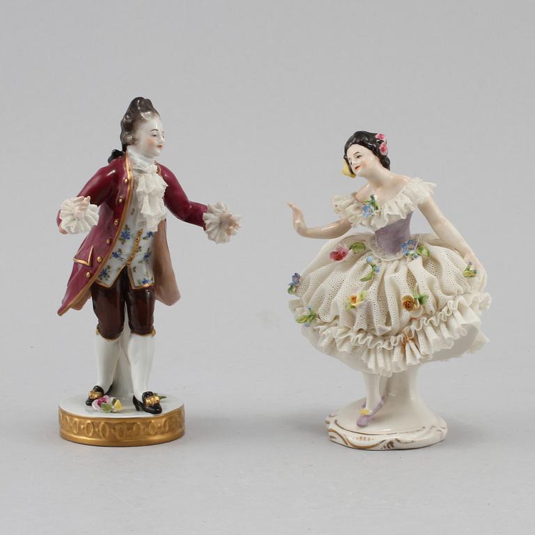FIGURINER, 2 st, porslin, omkring 1900-talets mitt.