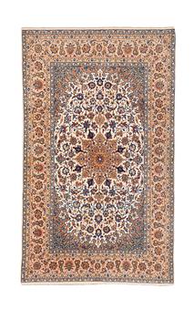 282. Matta, Old Isfahan, part silk, ca 242,5 x 149 cm.