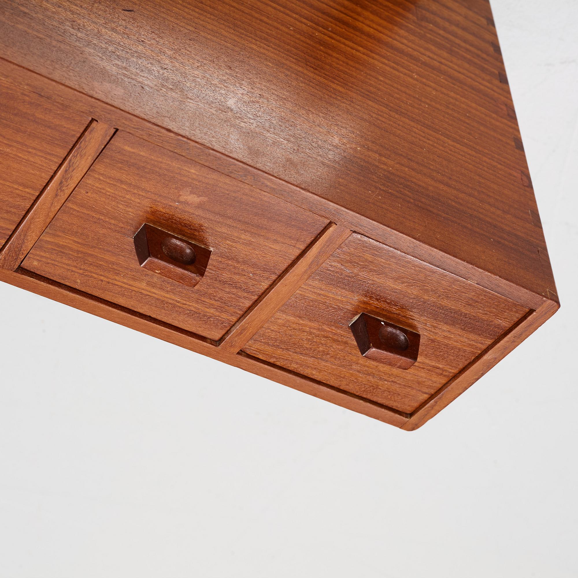 Uno & Östen Kristiansson,  hallmöbel/spegel med hylla, 1960/70-tal.