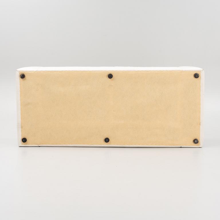 Soffa, "Bulky", Layered.