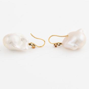 Ebba Brahe, earrings, "The Skokloster Earrings" 18K gold with baroque pearls.