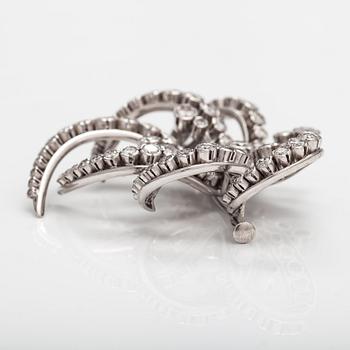 A Tillander, Rintaneula, 18K valkokultaa, timantteja n. 9.50 ct yht todistuksen mukaan.