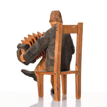 Axel Petersson Döderhultarn, Seated accordionist.