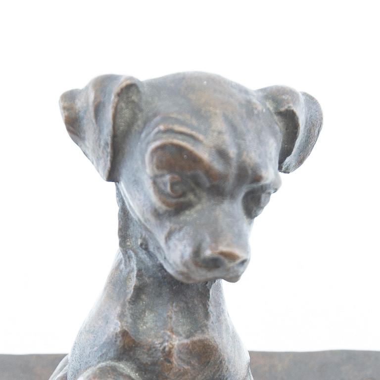 Ferdinand Notini, Sitting Pretty.