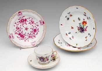 130. PORCELAIN OBJECTS, 4 PCS.