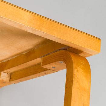 Alvar Aalto, skrivbord, "K81" för O.Y. Huonekalu-ja Rakennustyötehdas A.B. 1900-talets mitt.