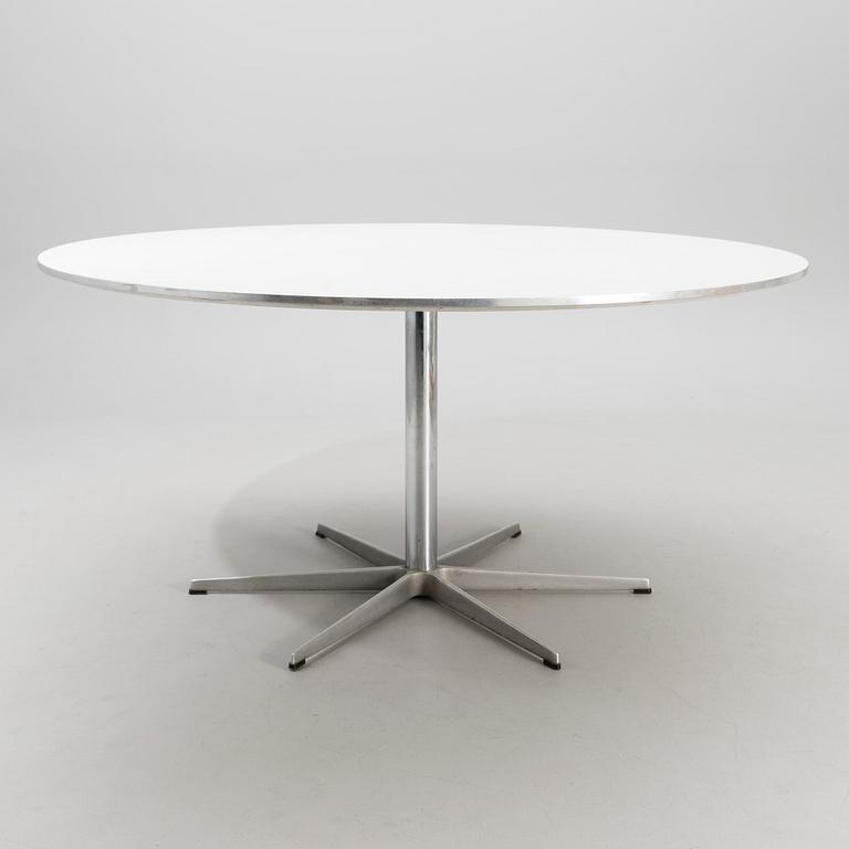 dinner table A826 for Fritz Hansen, 1983.