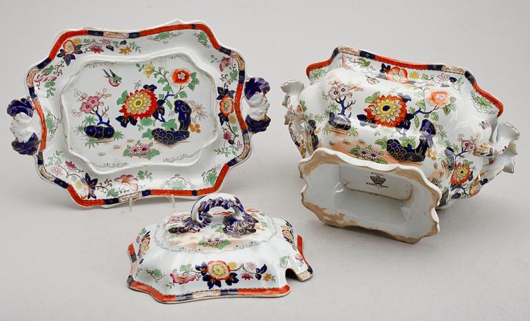 TERRIN MED LOCK OCH FAT, Ironstone, England, 1800-talets mitt.