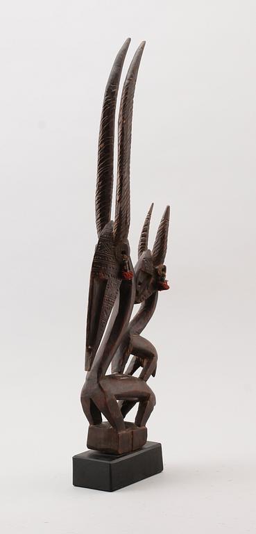 SKULPTUR, skuret trä, Afrika, möjligen 1900-tal.