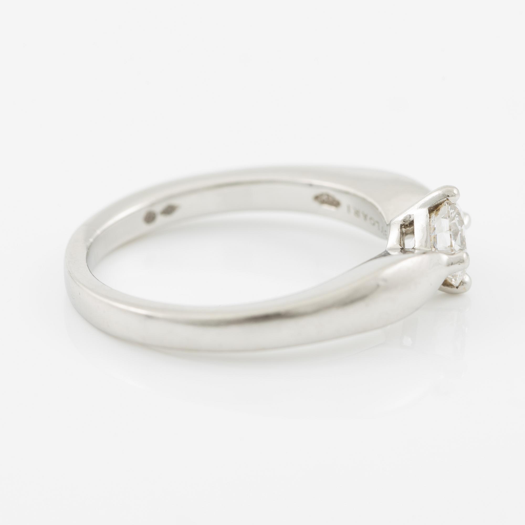 Bulgari, ring, platinum with brilliant-cut diamond.
