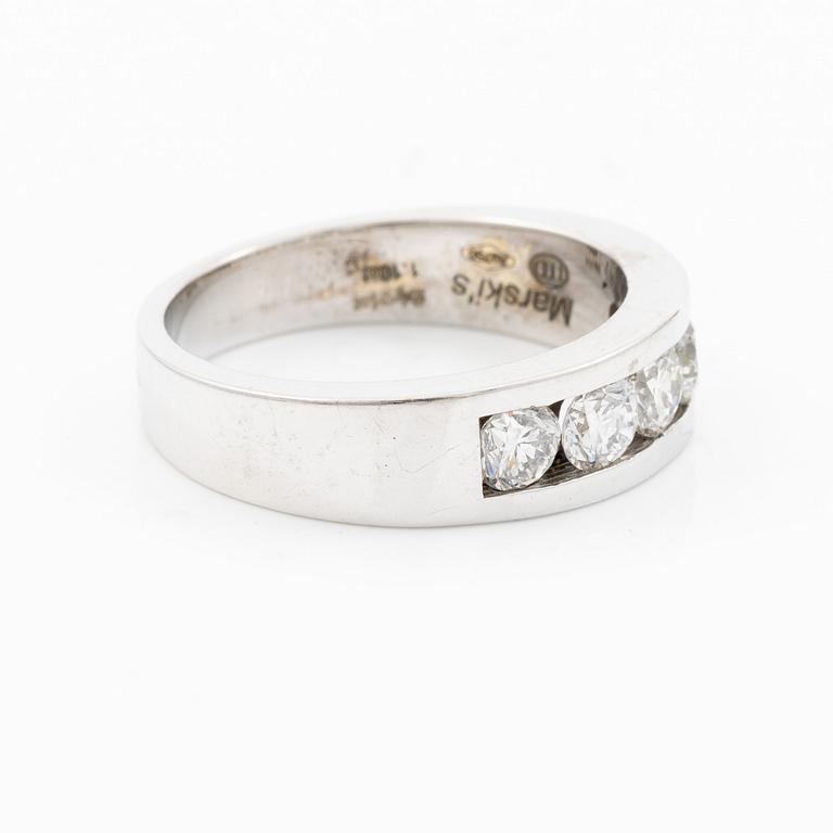 Ring 18K white gold set with round brilliant-cut diamonds.