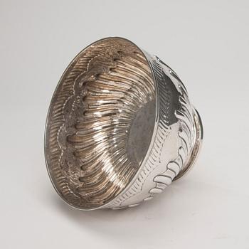 SKÅL, silver, Charles Stuart Harris, London 1899. Vikt 556 g.