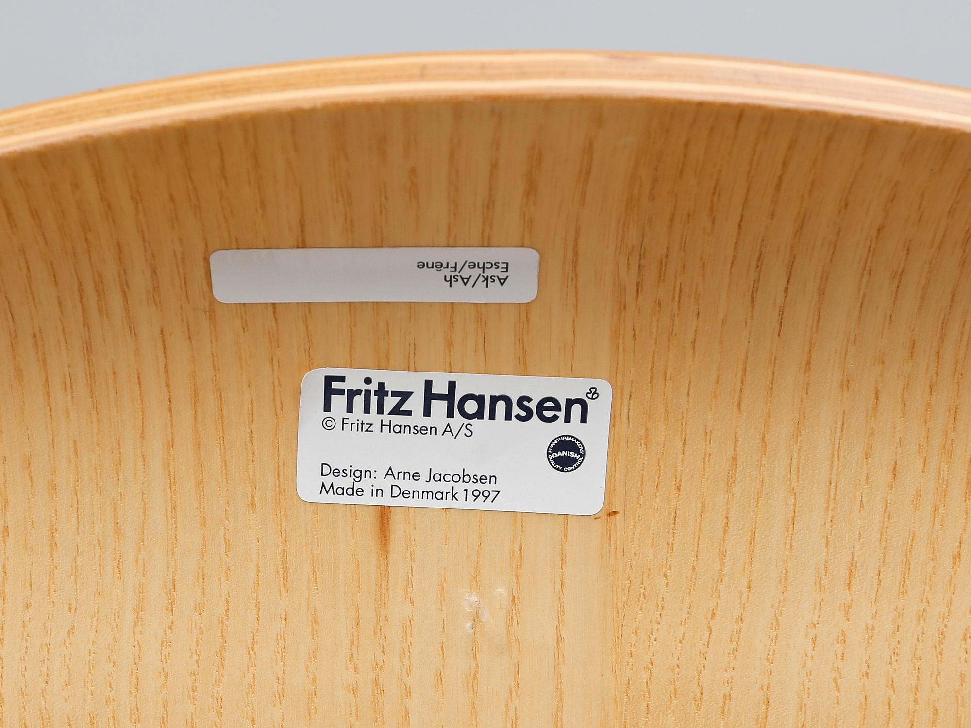 KARMSTOLAR, 1 par, "Sjuan", Arne Jacobsen, Fritz Hansen, 1997.