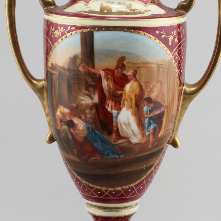 BORDSLAMPA, porslin, Wienliknande märke, 1900-talets första hälft.