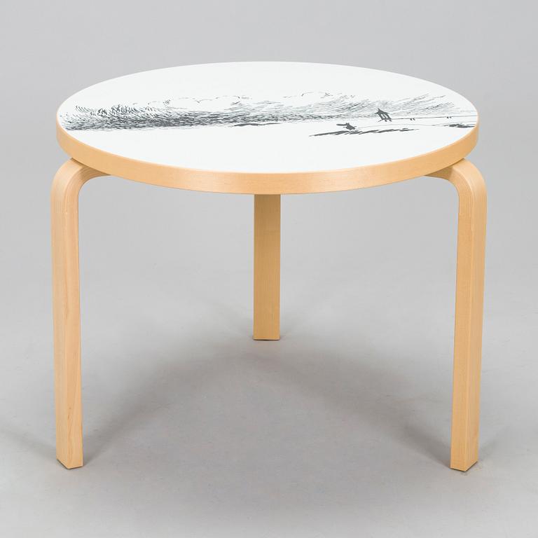 Alvar Aalto, Lastenkaluste, 3 osaa,  pöytä ja jakkaroita 3 kpl, yhteistyö Moomin Characters 2013.