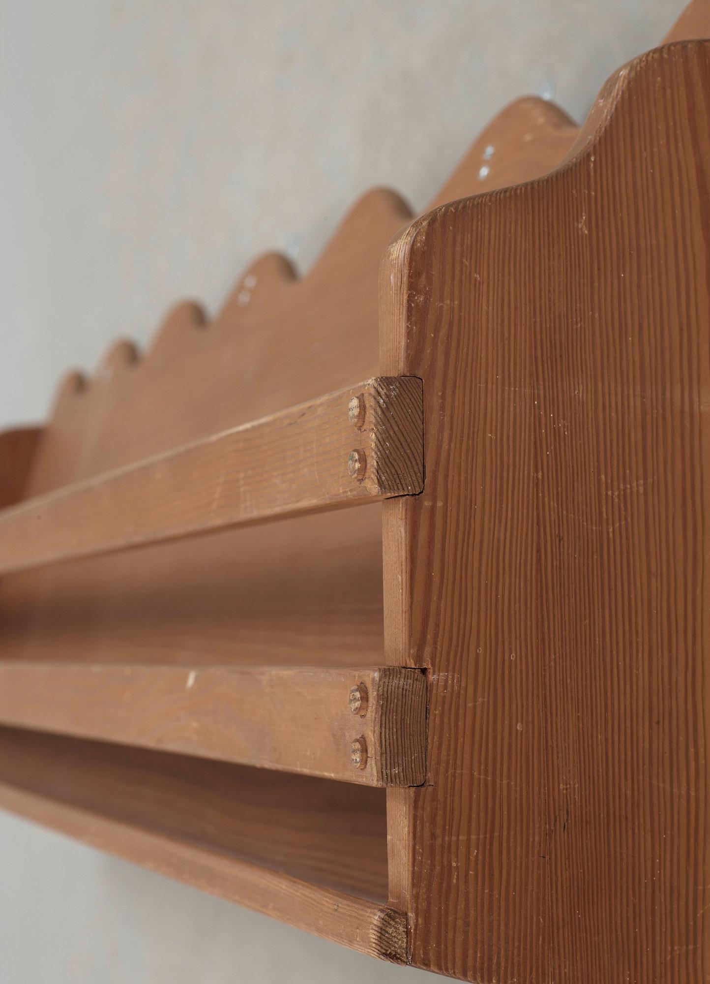 AXEL-EINAR HJORTH, tillskriven, vägghylla, troligen modell "Utö", Nordiska Kompaniet.