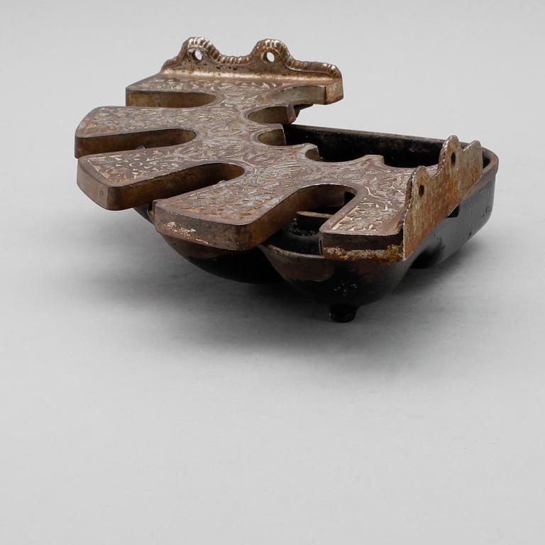 PARAPLYSTÄLL, gjutjärn och vitmetall, omkring år 1900.