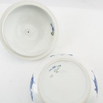 Service approximately 140 pieces "Blue Flower" Royal Copenhagen Denmark 20th century porcelain.