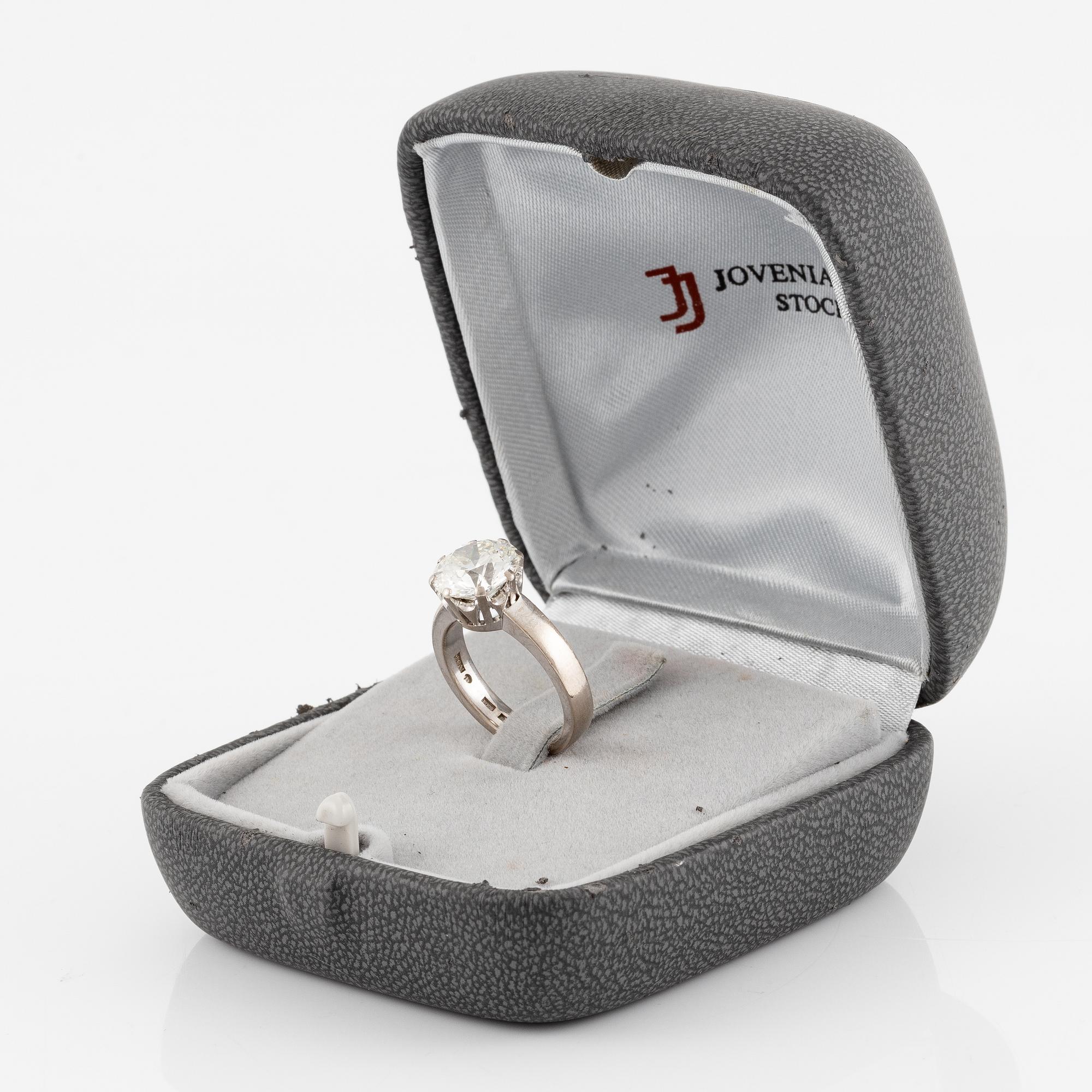 A ring in 18K white gold set with a round brilliant-cut diamond 3.62 ct H vs2.