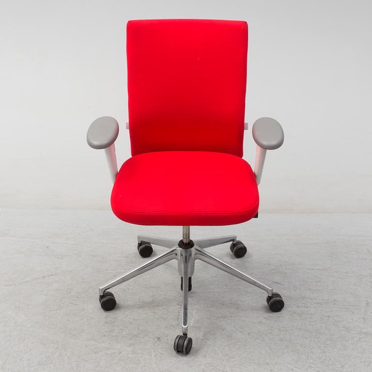 An 'Axess Plus Chair' by Antonio Citterio for Vitra.
