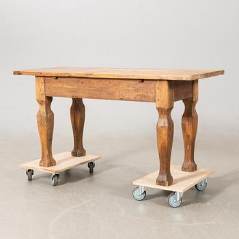 Bord  Barocktyp 1800-tal eller äldre.