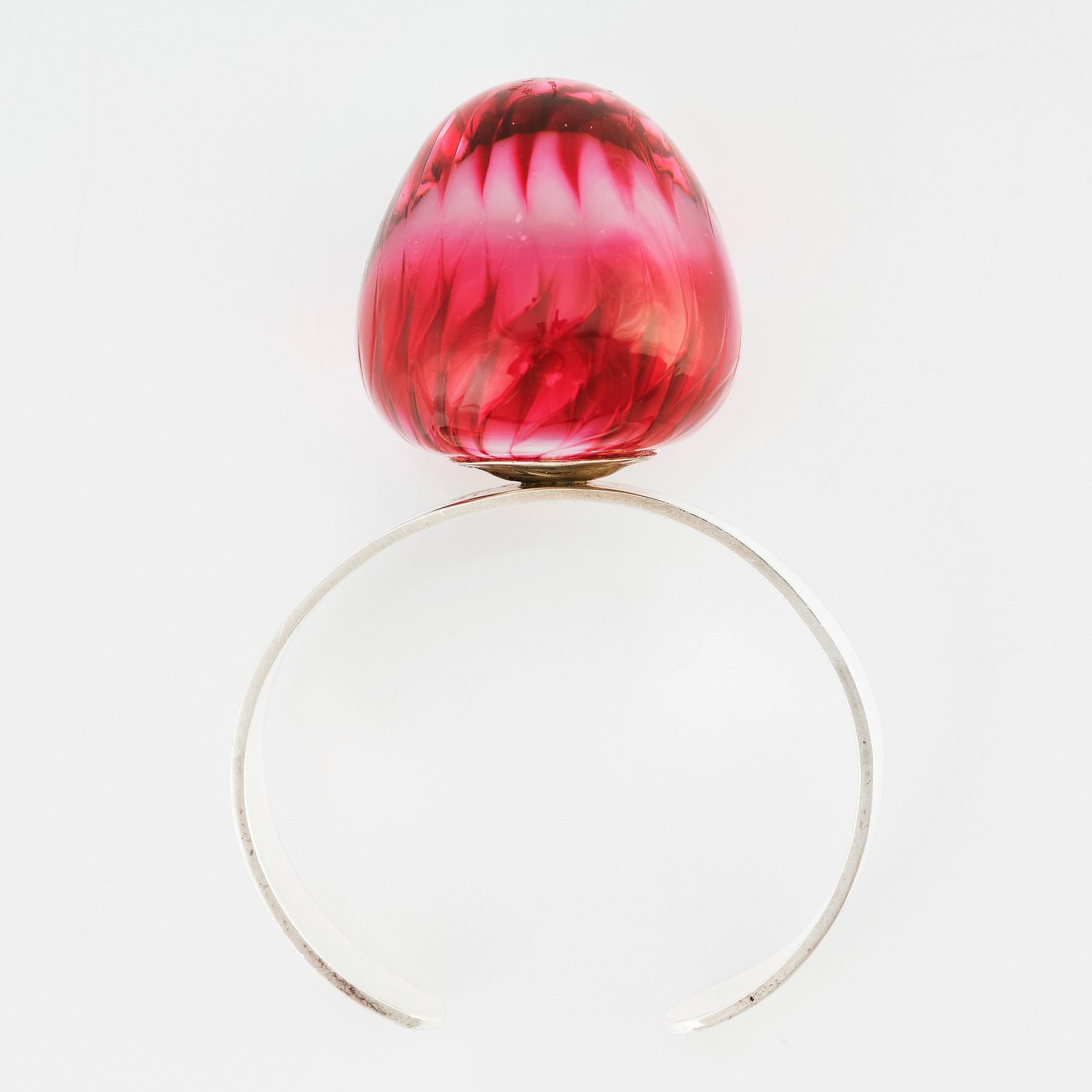Sigurd Persson, a sterling silver bangle crowned with a strawberry coloured glass ball, Stockholm 1995.