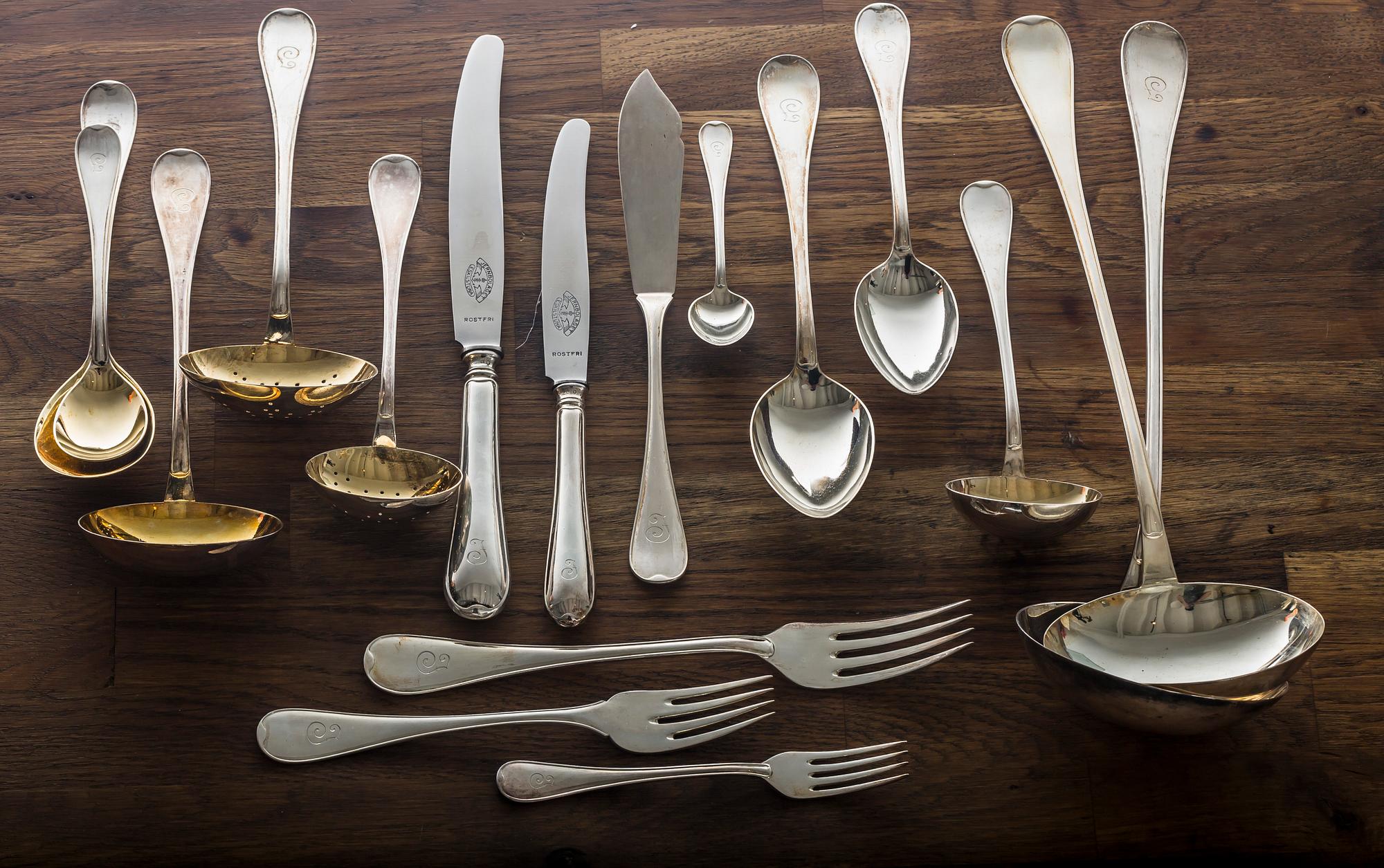 BESTICK, 208 dlr, "Svensk", silver, 1920-tal, total vikt inkl rostfria knivskaft ca 9000 g.