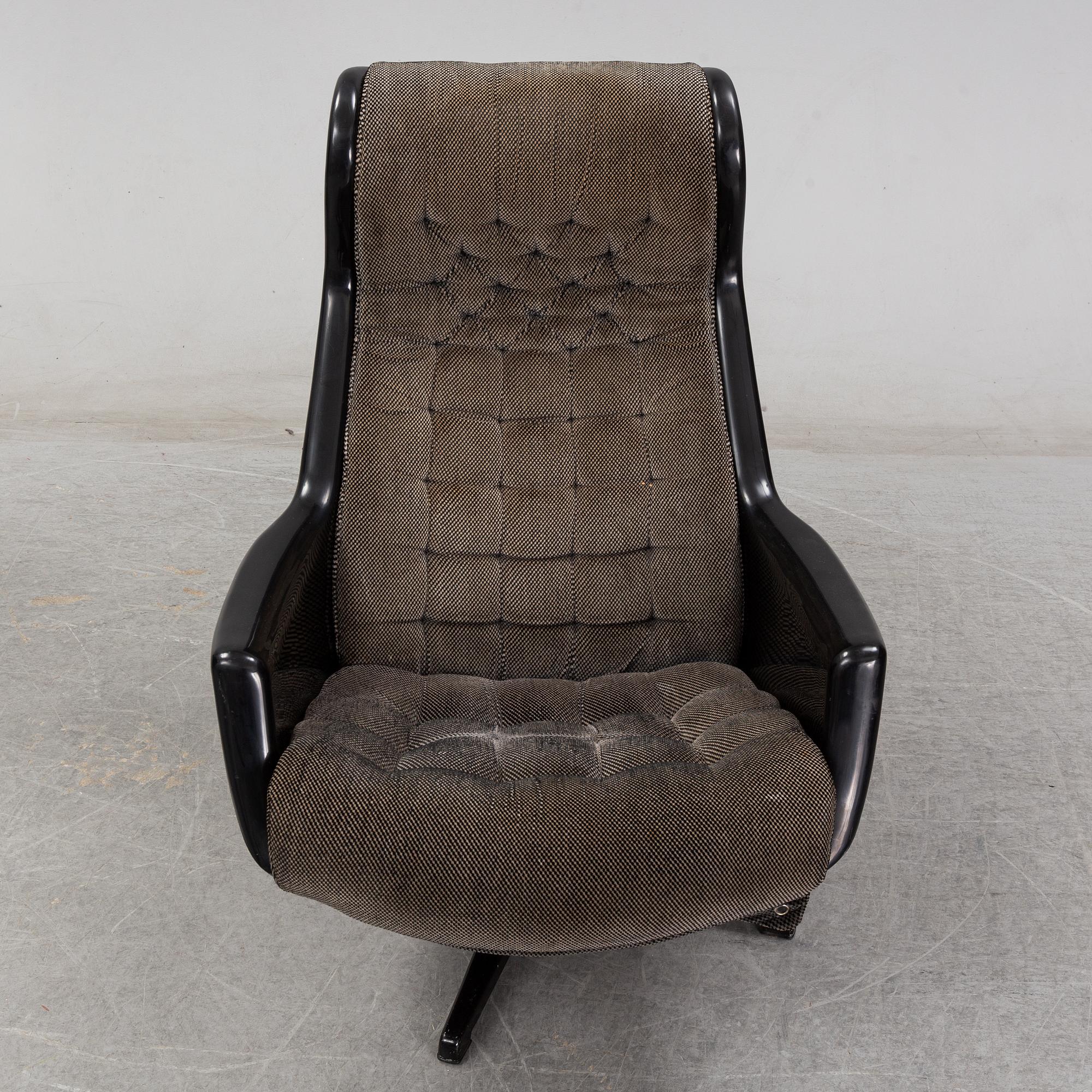 Alf Svensson & Yngve Sandström, a set of three 'Galaxy' easychairs for Dux.