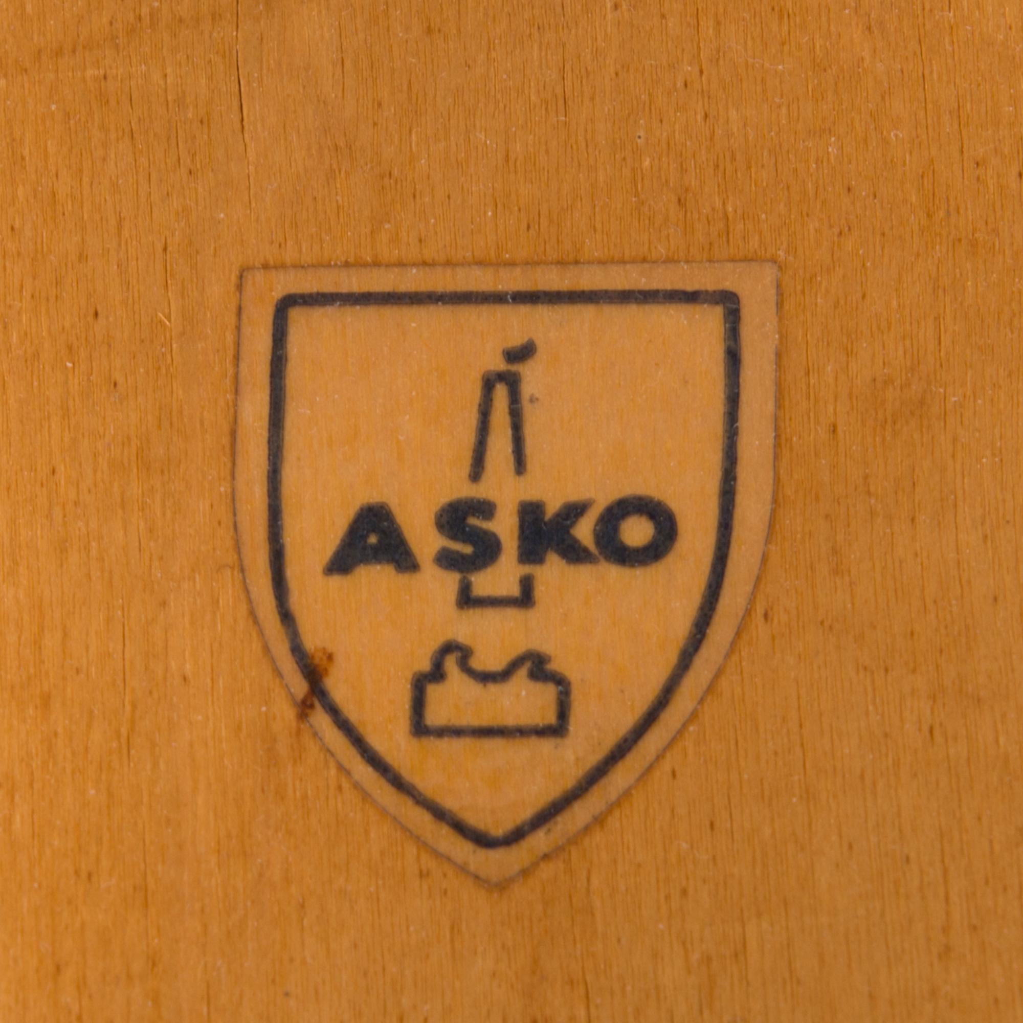 ILMARI TAPIOVAARA, tuoleja, 6 kpl, "Fanett" ja PÖYTÄ, Tanu Toiviainen"Onerva", Asko 1900-luvun puoliväli.