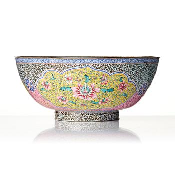 A large enamel on copper bowl, and a cover, Qing dynasty, 18th century.