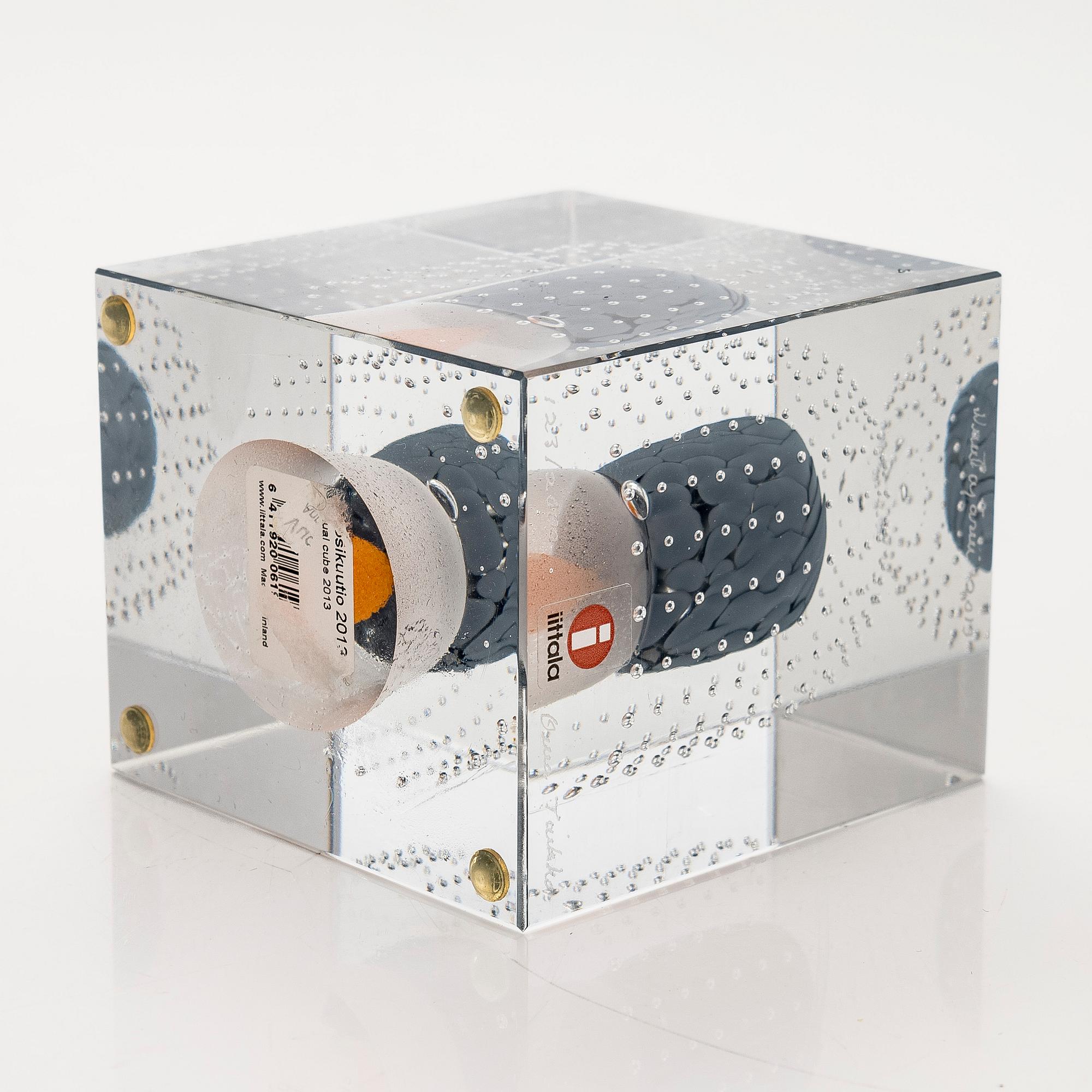 Oiva Toikka, vuosikuutio, signeerattu Oiva Toikka, 123/2000. Nuutajärvi 2013.