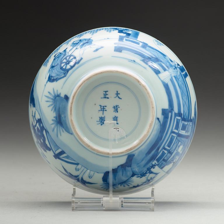 SKÅL, porslin. Qing dynastin, 1700-tal, med Yongzheng sex karaktärers märke.